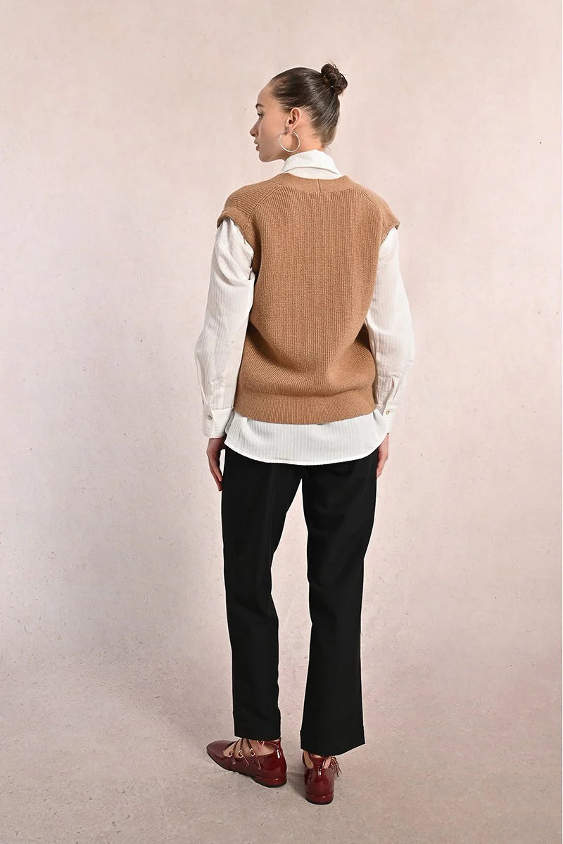 Ladies knitted sleeveless cardigan