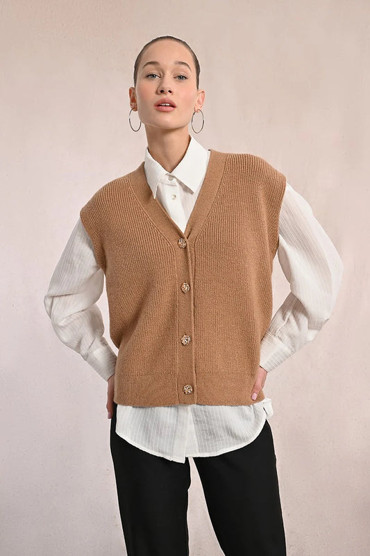 Ladies knitted sleeveless cardigan